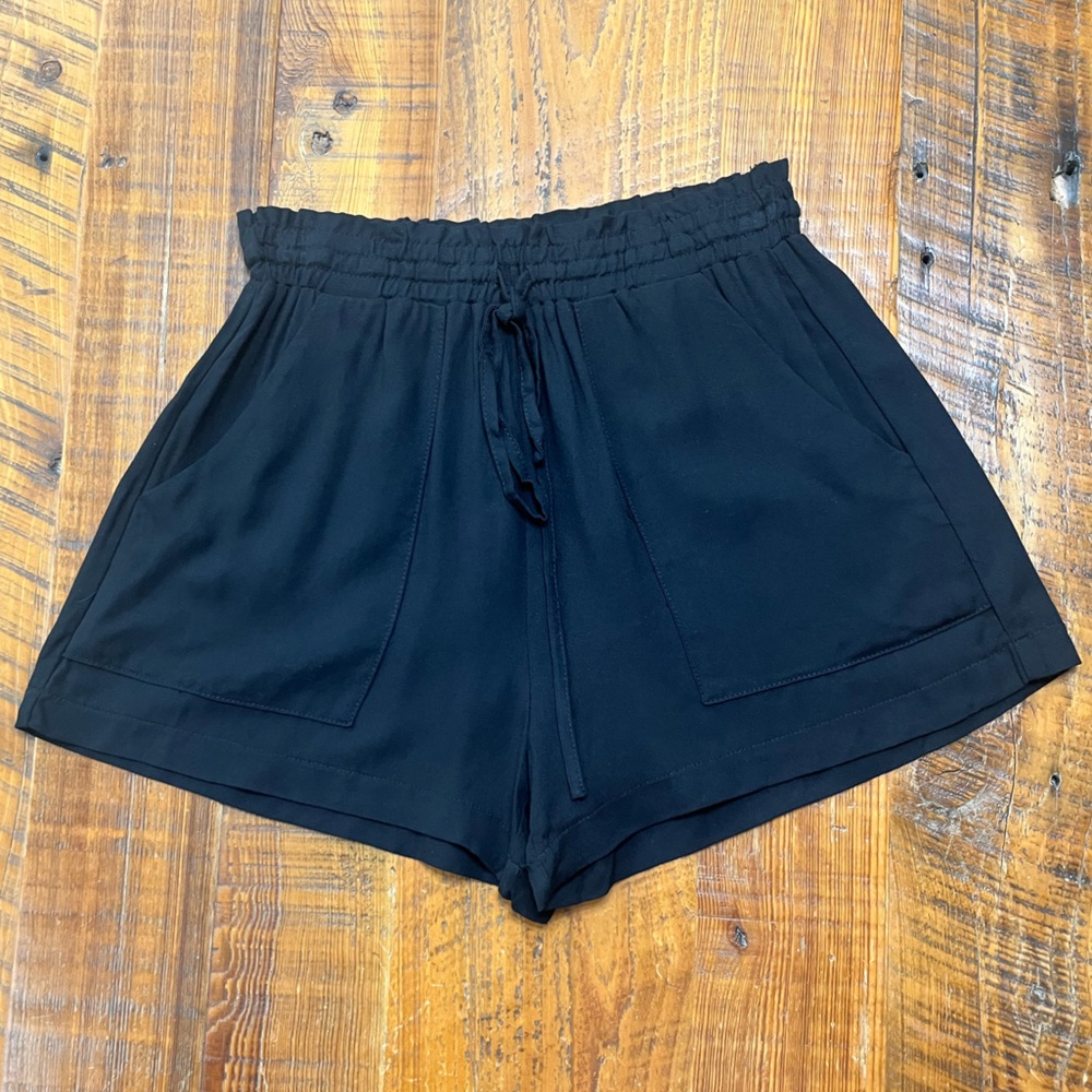NWT She + Sky Ruffle Waistband Shorts, Size Small